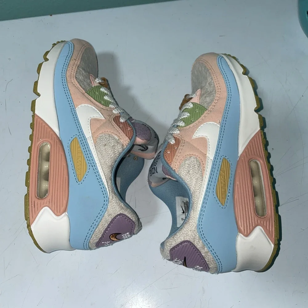 Size 7 womens - Nike Air Max 90 Sun Club